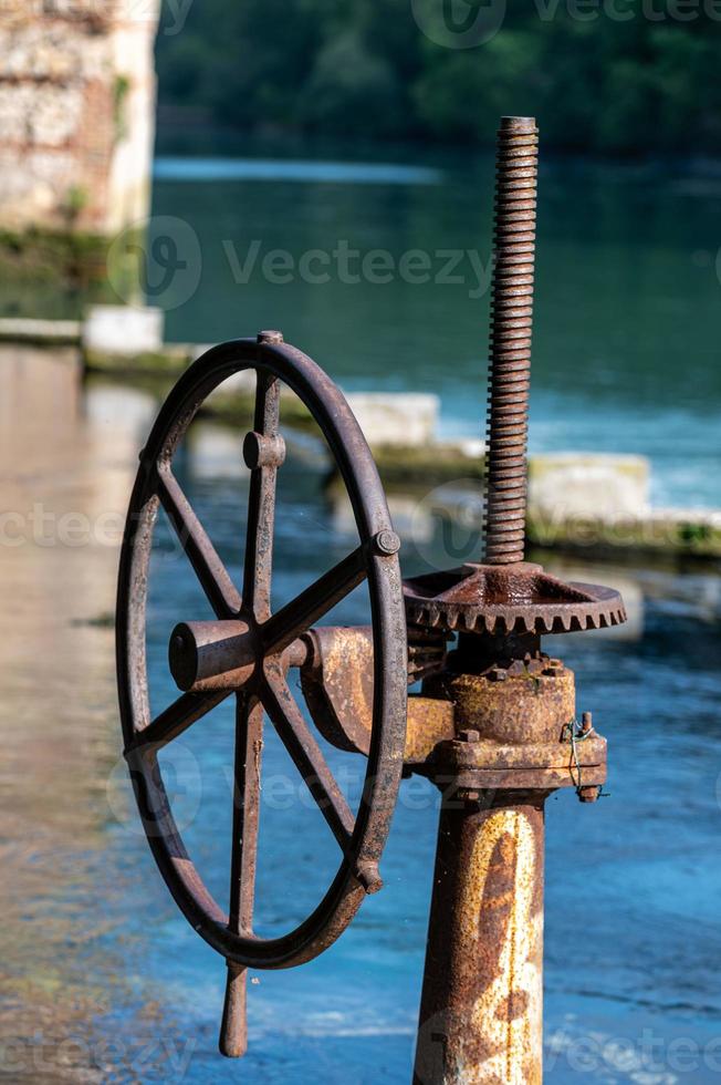 stifone di narni postoi caractéristique de l'eau bleue photo