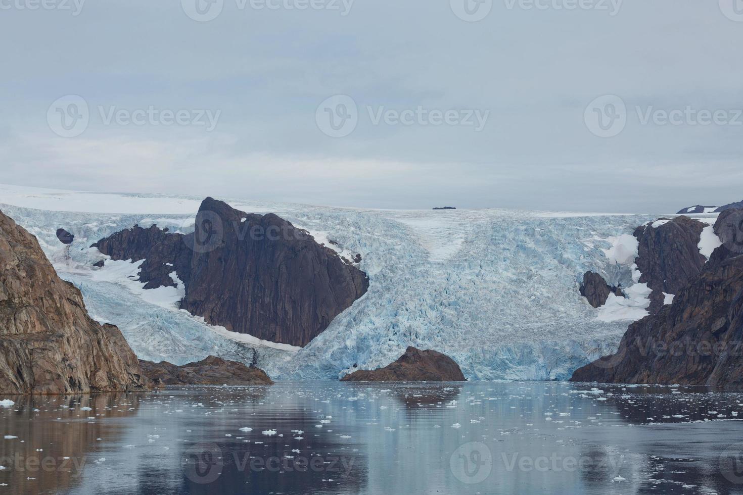 Littoral du passage du prince christian sund au Groenland photo