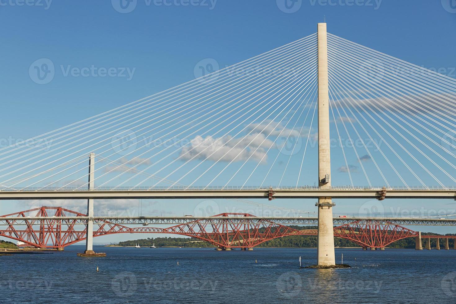 Le nouveau pont de passage queensferry à Edimbourg en Ecosse photo