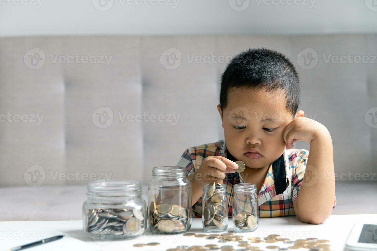 enfant d'âge préscolaire enfant apprentissage à calculer personnel