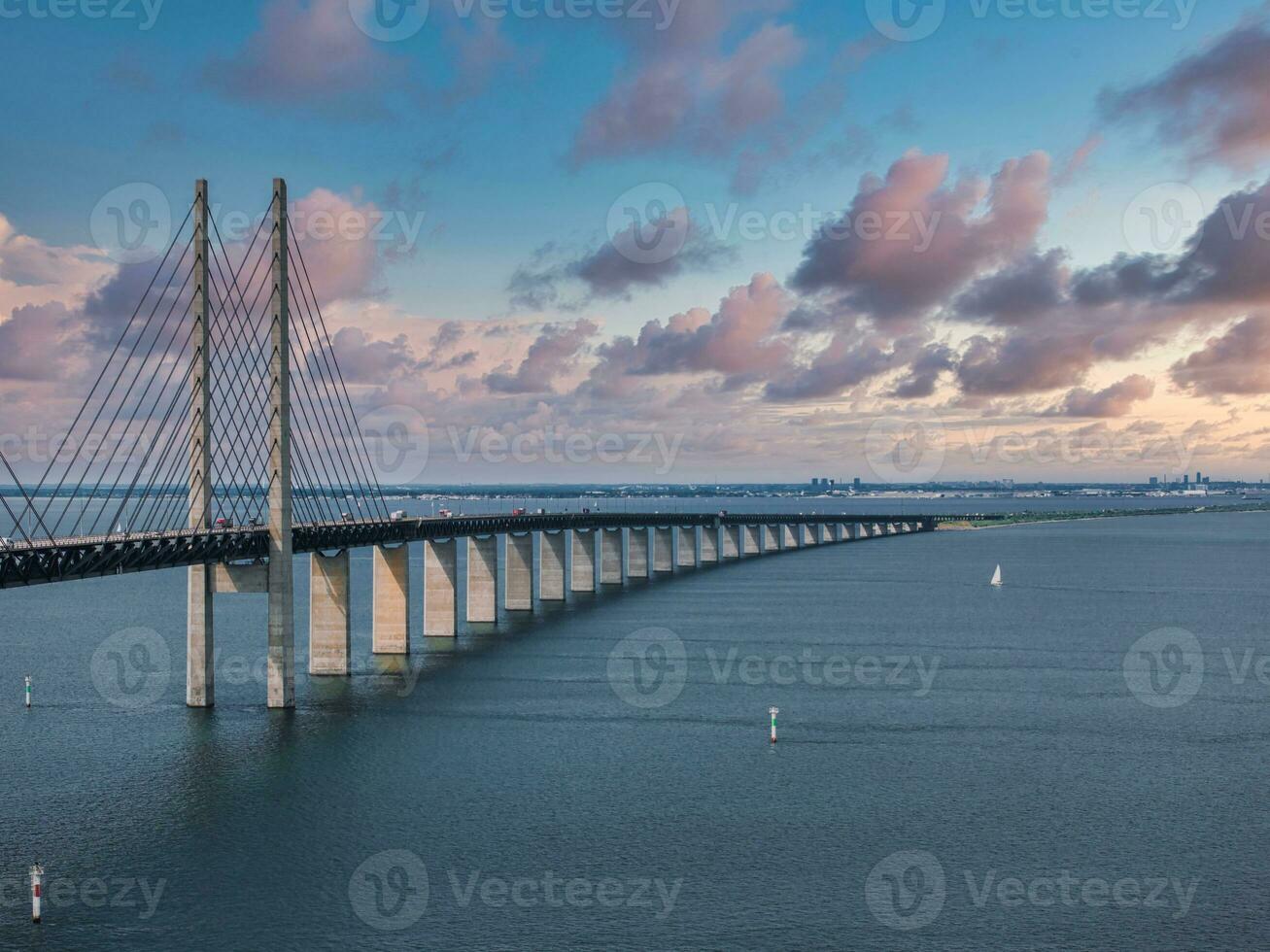 panoramique aérien proche en haut vue de oresund pont plus de le baltique mer photo