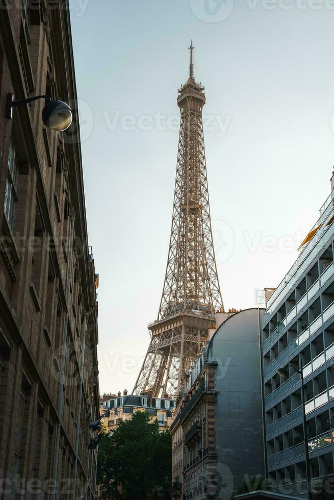 crépuscule dans Paris avec Eiffel la tour photo