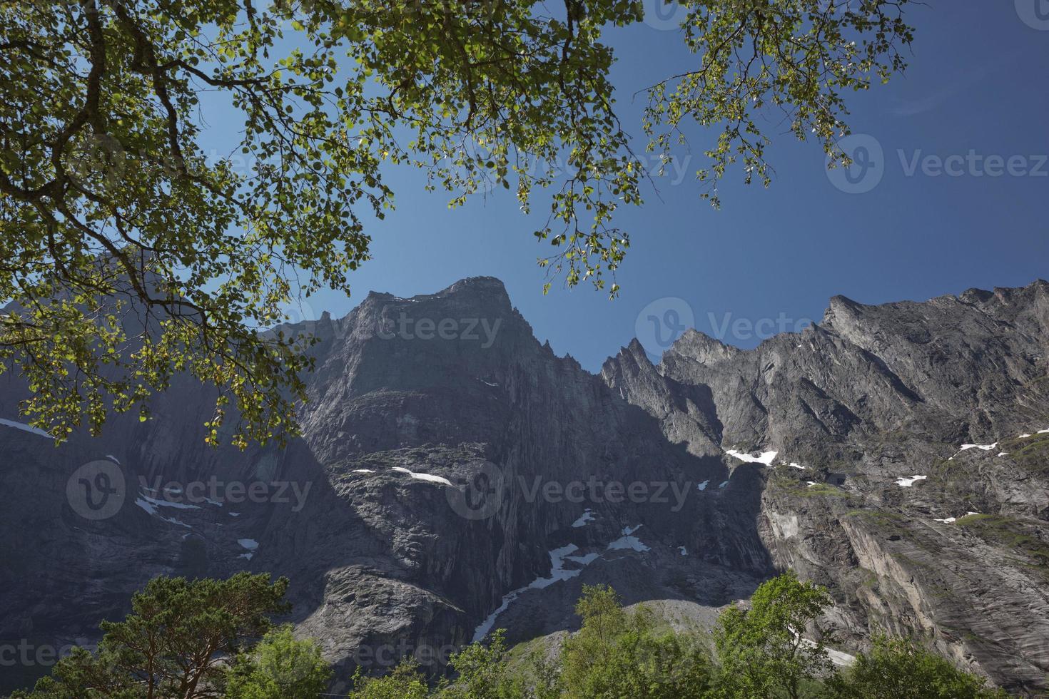 le mur des trolls en norvège photo