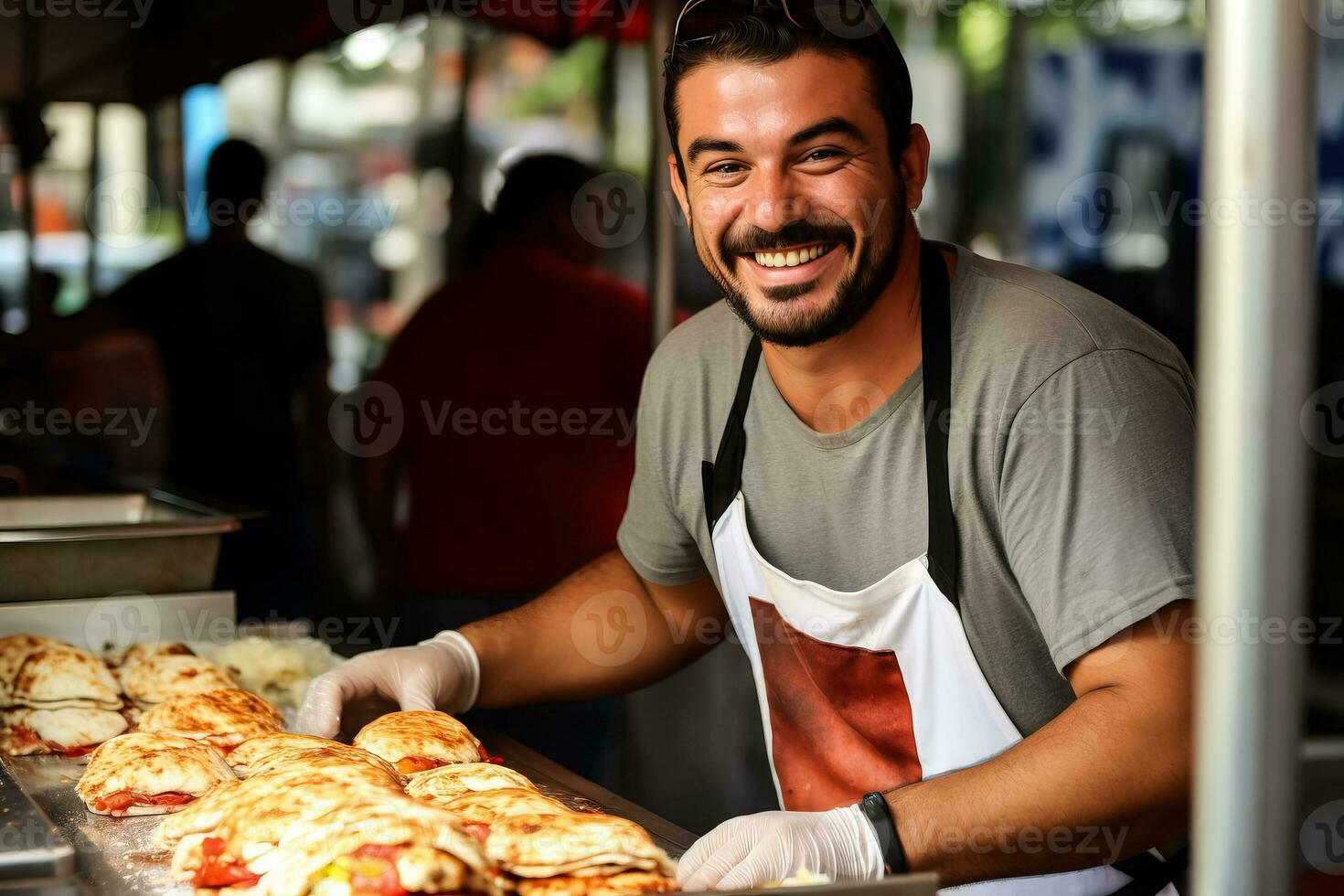 rue nourriture vendeur fabrication des sandwichs avec une sourire photo