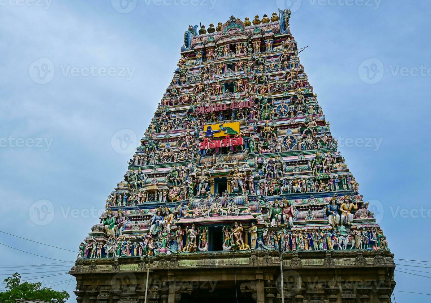 le passerelle la tour de kapaleeshwarar temple photo