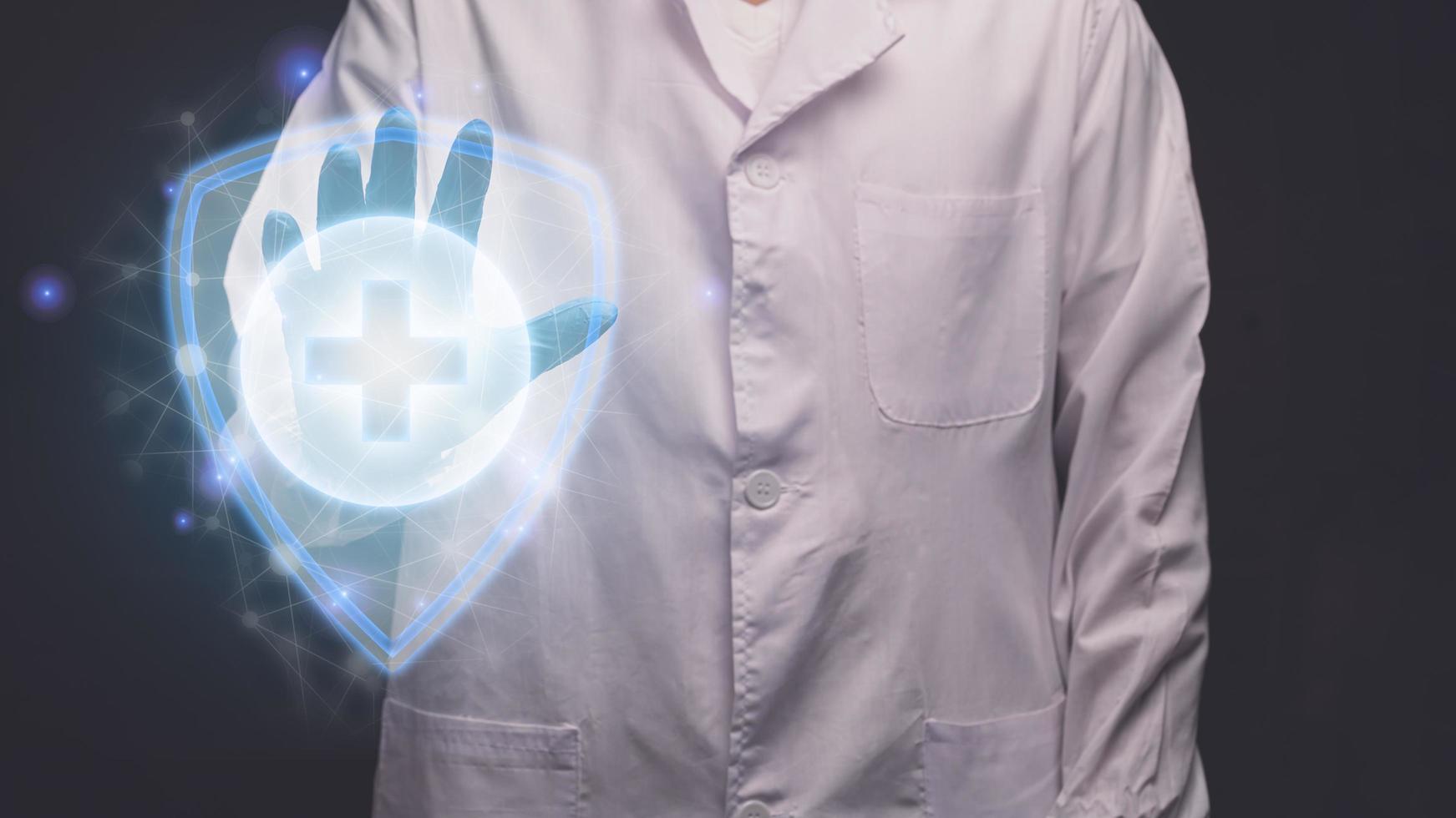 médecin touchant l'illustration de l'écran virtuel moderne de la maladie de protection d'hologramme électronique photo