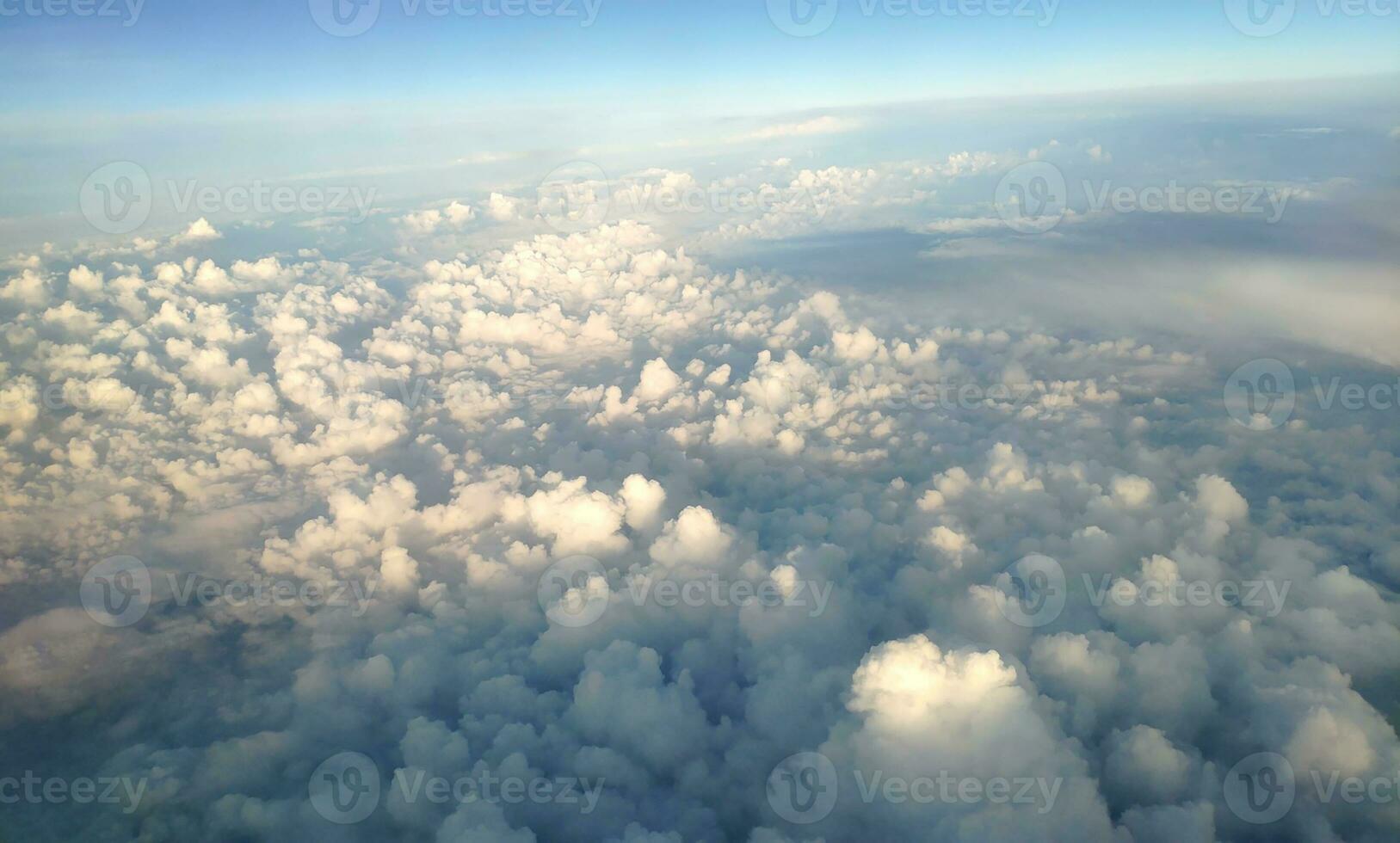 des nuages comme elles ou ils sont vu de avion photo