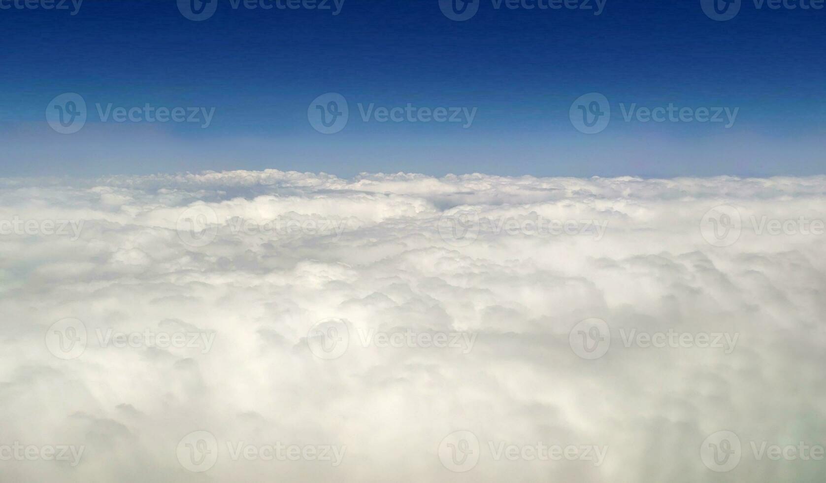 des nuages comme elles ou ils sont vu de avion photo