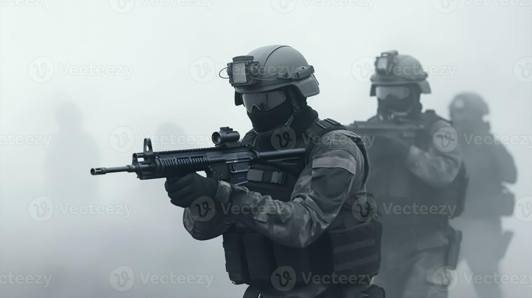 spécial les forces soldat dans action avec agression fusil sur brumeux Contexte. photo