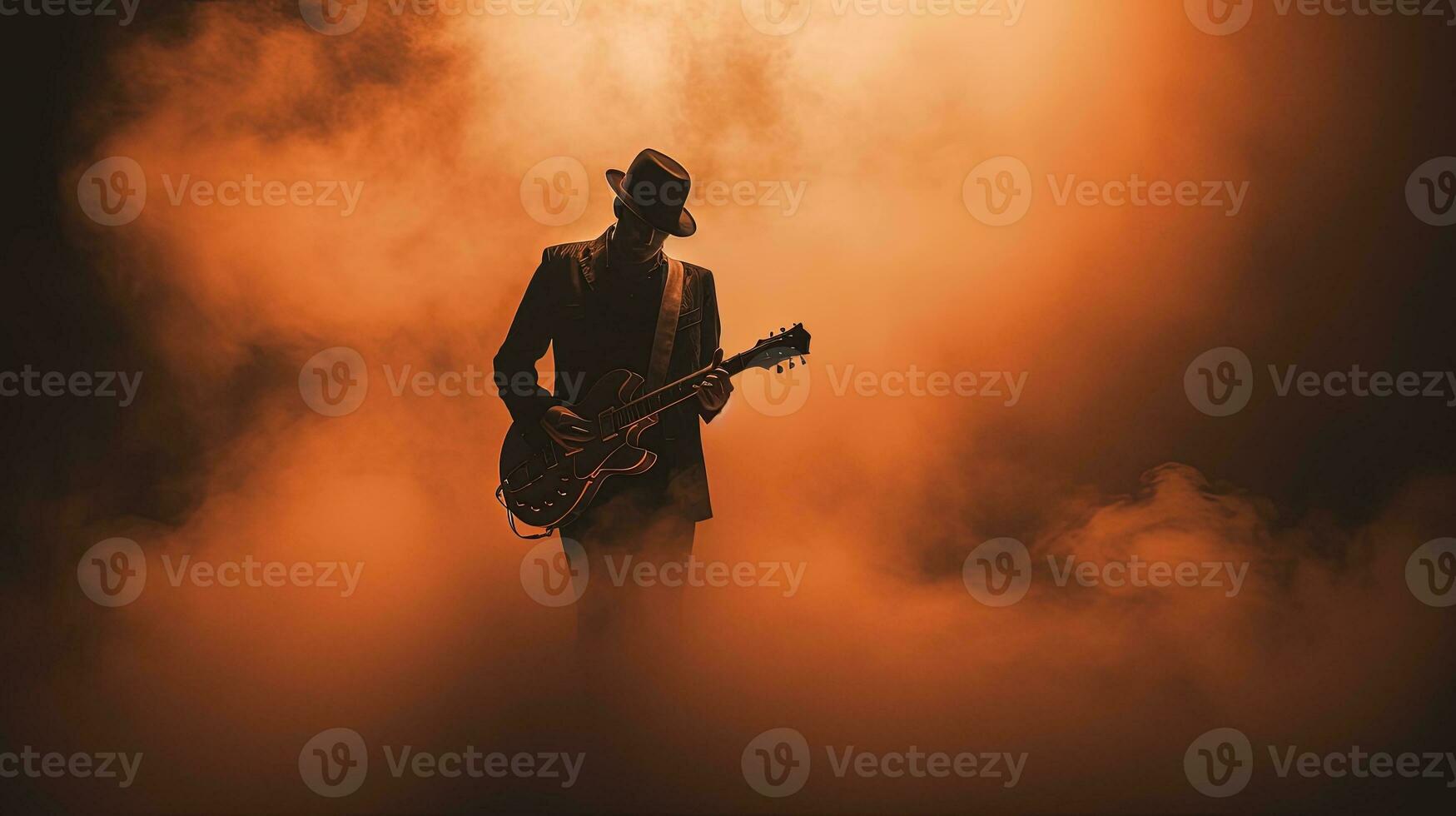 rétro style photo de guitariste s silhouette entouré par fumée dans concert