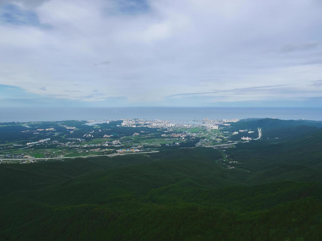 beau panorama depuis le sommet de la montagne. parc national de seoraksan, corée du sud photo