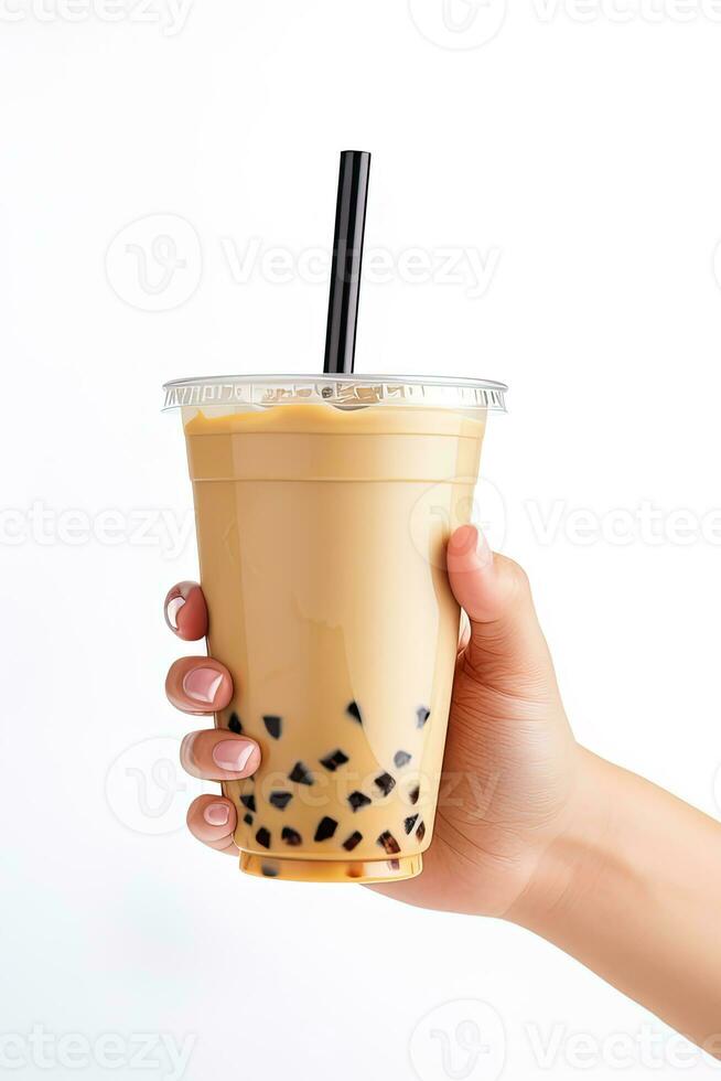 une main en portant à emporter Plastique tasse de délicieux glacé bulle Lait thé et noir perles isolé sur blanc Contexte. ai généré photo