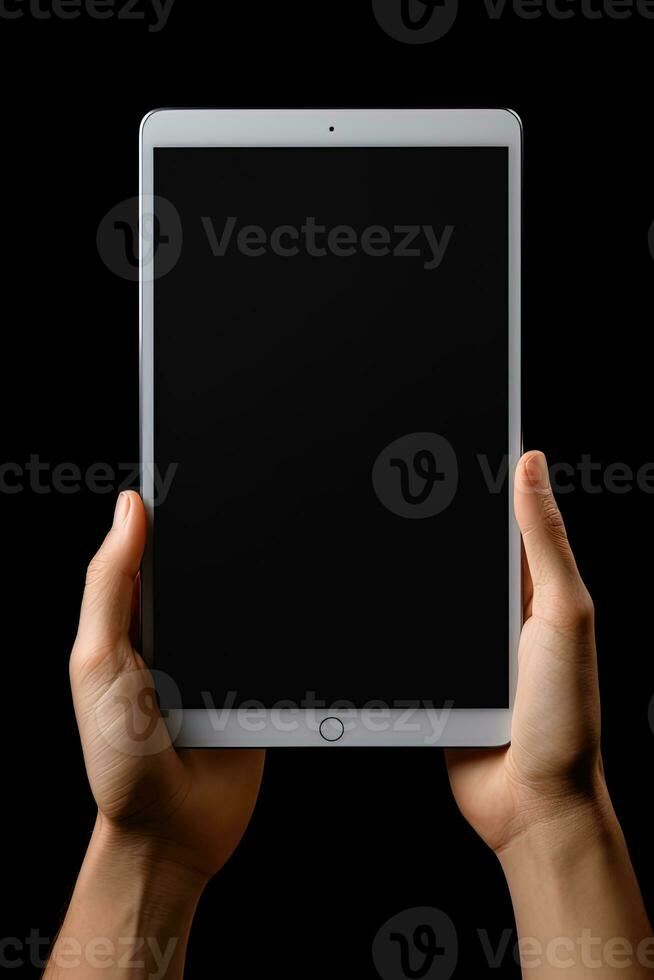main en portant tablette avec maquette Vide écran isolé sur noir Contexte. ai généré photo