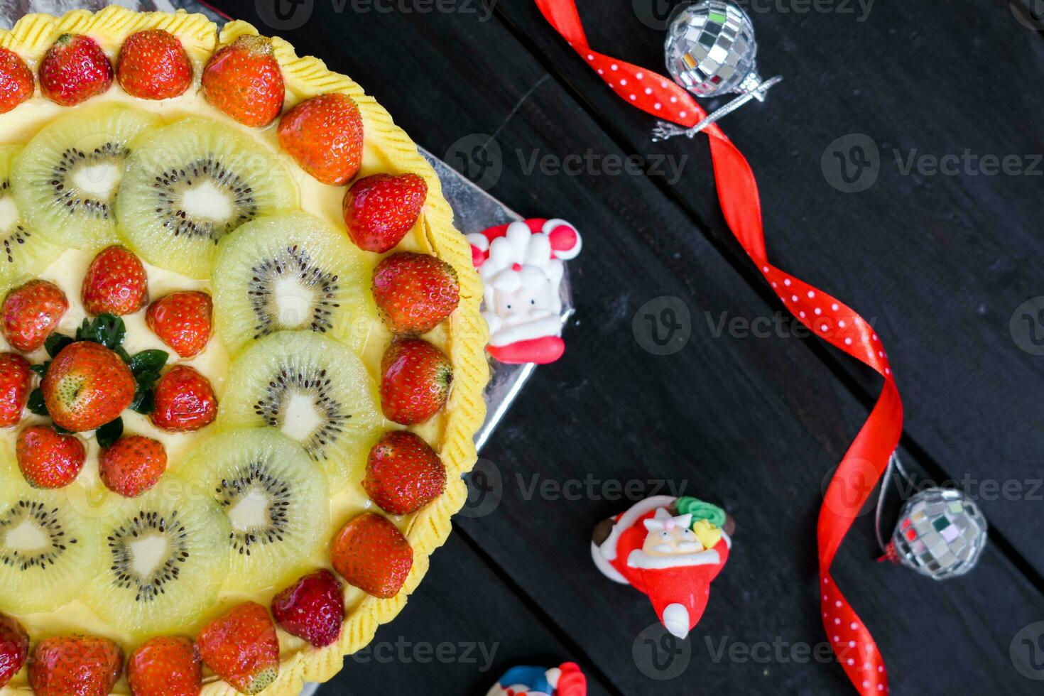 une gâteau avec fruit sur Haut photo