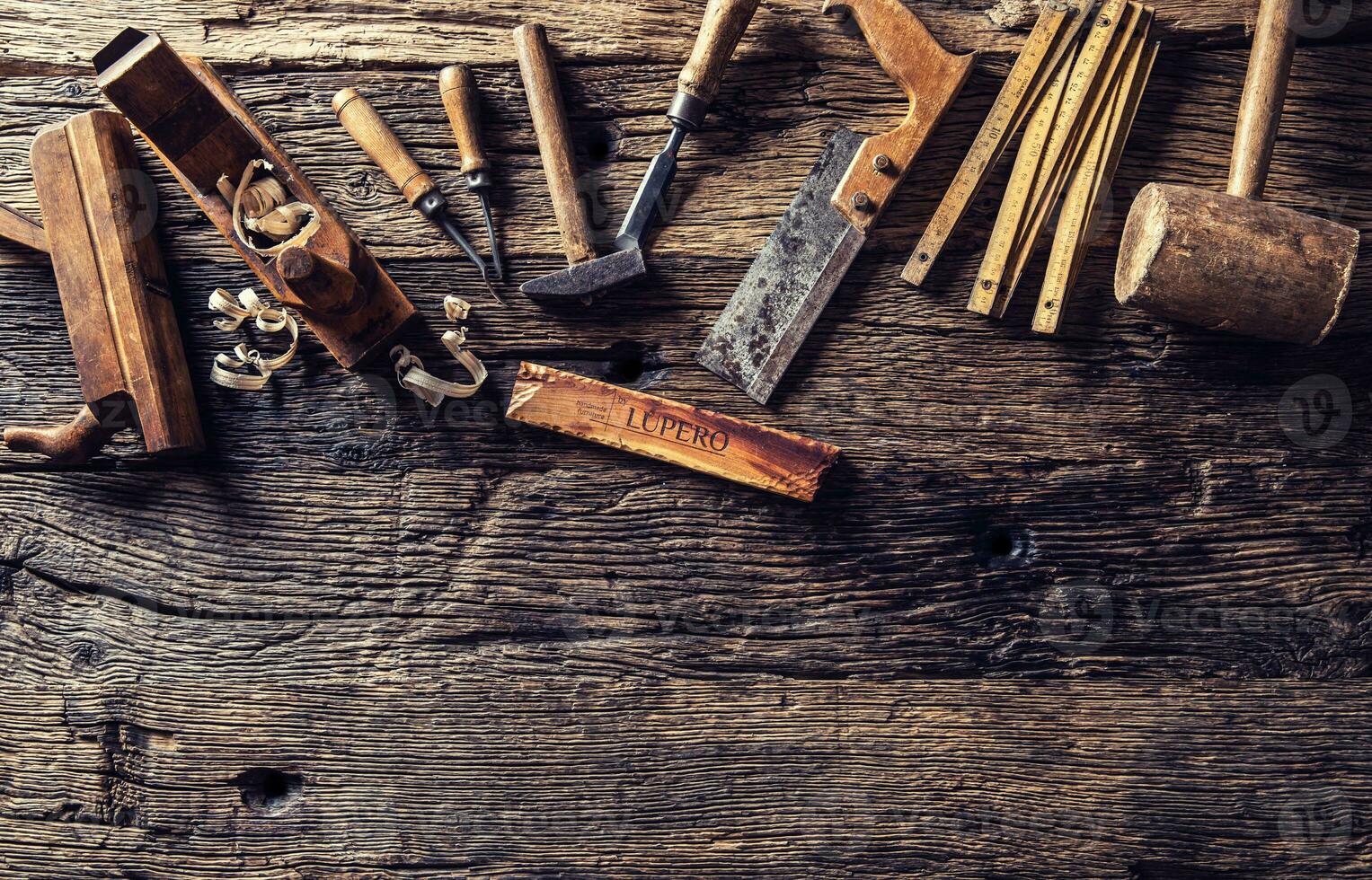 Haut de vue ancien Charpentier outils dans une charpenterie atelier photo