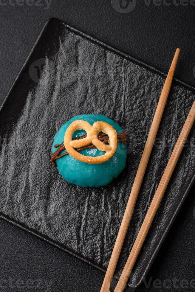 délicieux sucré coloré mochi desserts ou la glace crème avec riz pâte et garnitures photo