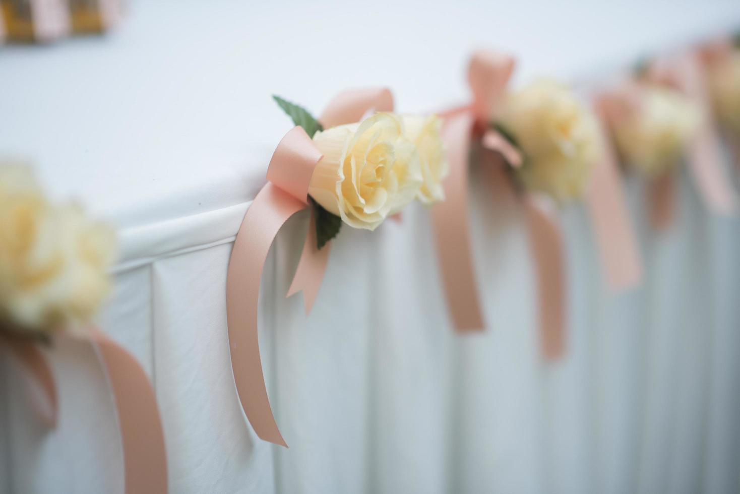 décorations de fleurs de mariage blanches photo