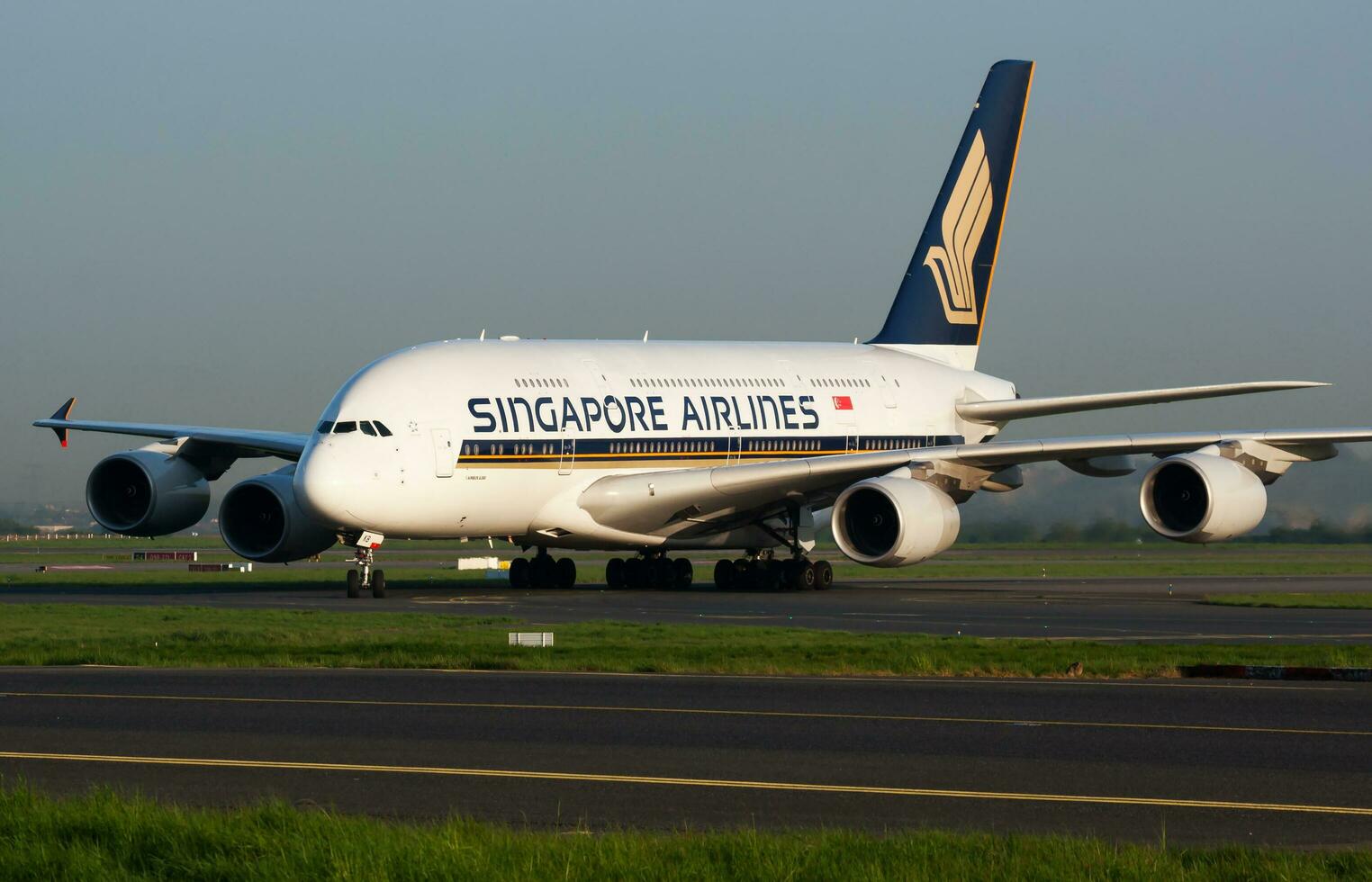 Singapour compagnies aériennes Airbus a380 9v-skb passager avion arrivée et atterrissage à Paris Charles de gaulois aéroport photo