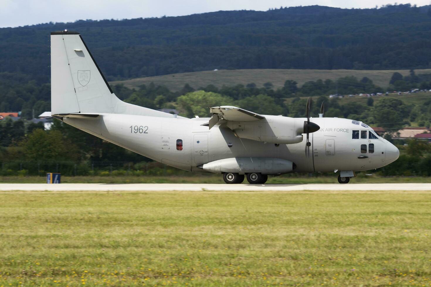 slovaque air Obliger léonard c-27j spartiate 1962 transport avion afficher à siaf slovaque international air fest 2019 photo