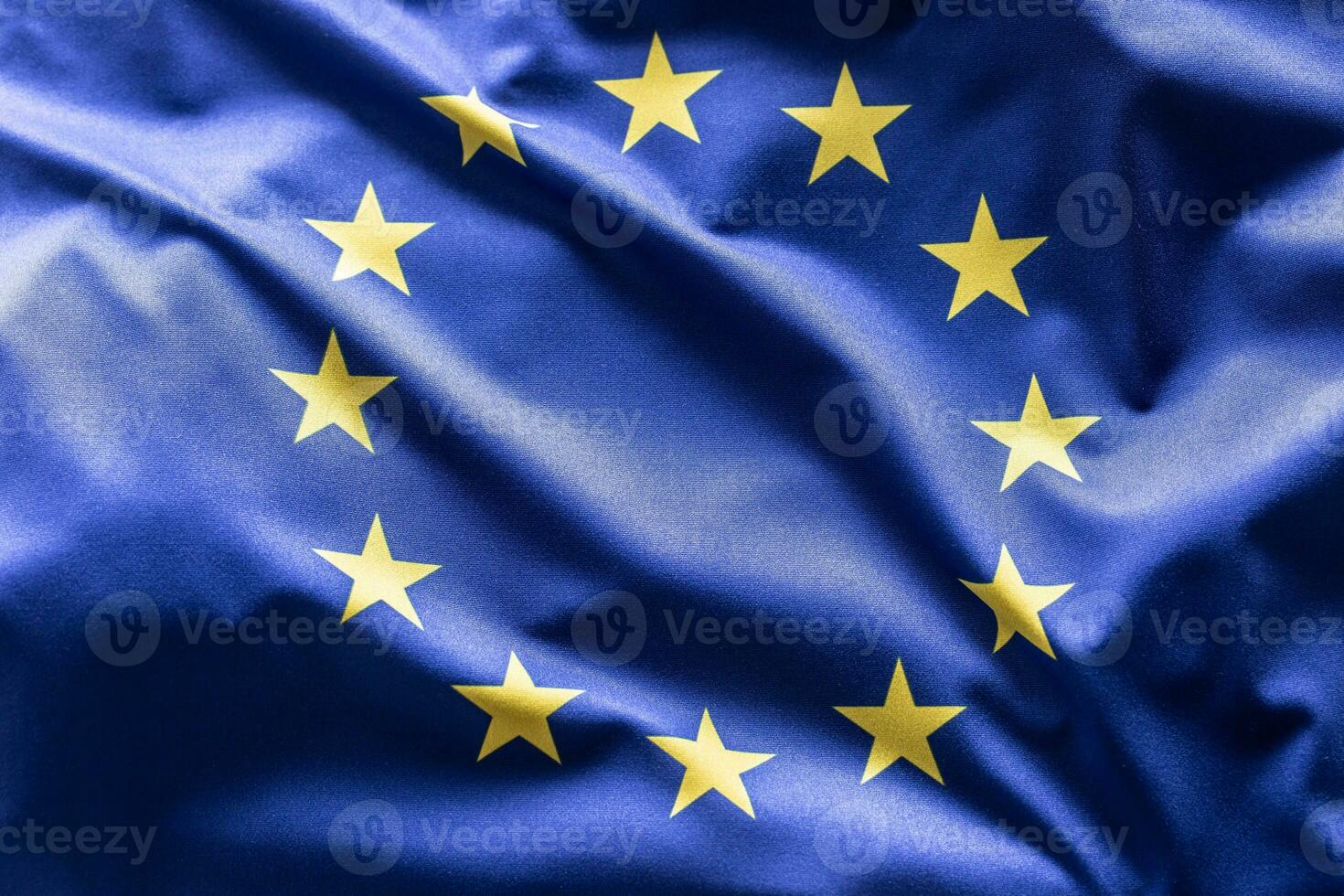 agitant drapeau de L'Europe . le symbole de européen syndicat et États photo