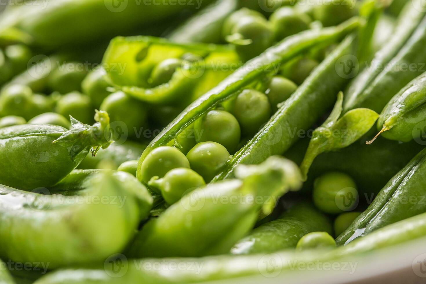 Frais vert pois des graines et dosettes - proche en haut photo