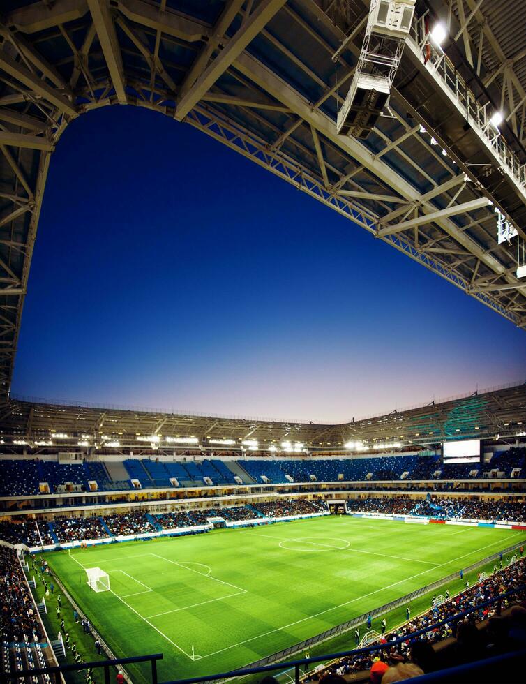 arène de stade de football avec herbe verte naturelle photo