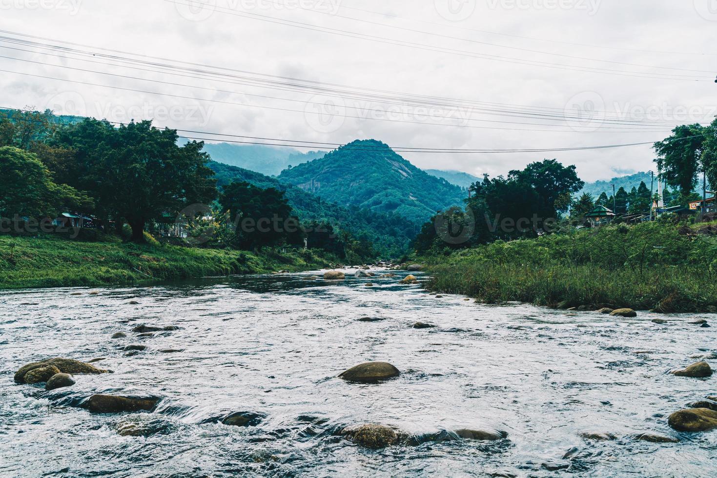 village de kiriwong - l'un des meilleurs villages d'air frais de thaïlande et vit dans l'ancienne culture de style thaï. situé à nakhon si thammarat, thaïlande photo