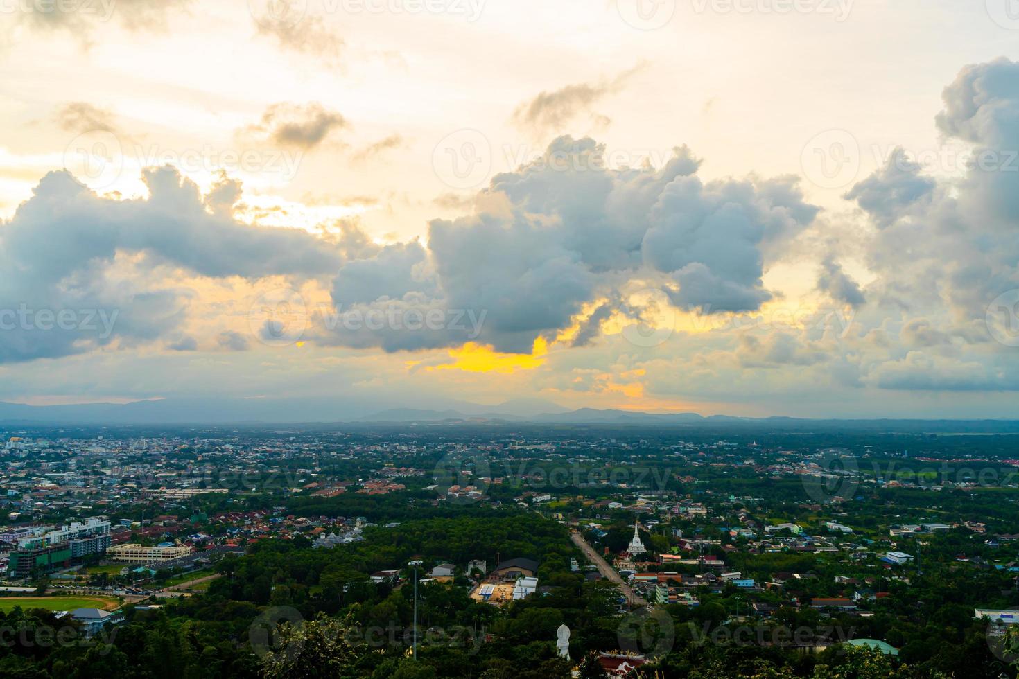 Hat yai city avec ciel crépusculaire à songkhla en thaïlande photo