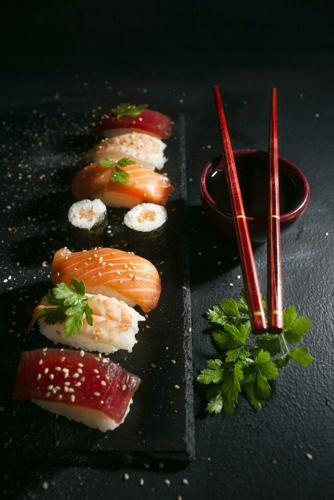 typique Japonais Sushi plat photo