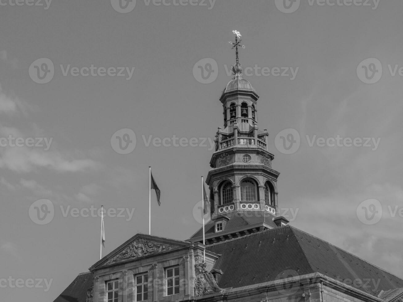 le beau ville de maastricht photo