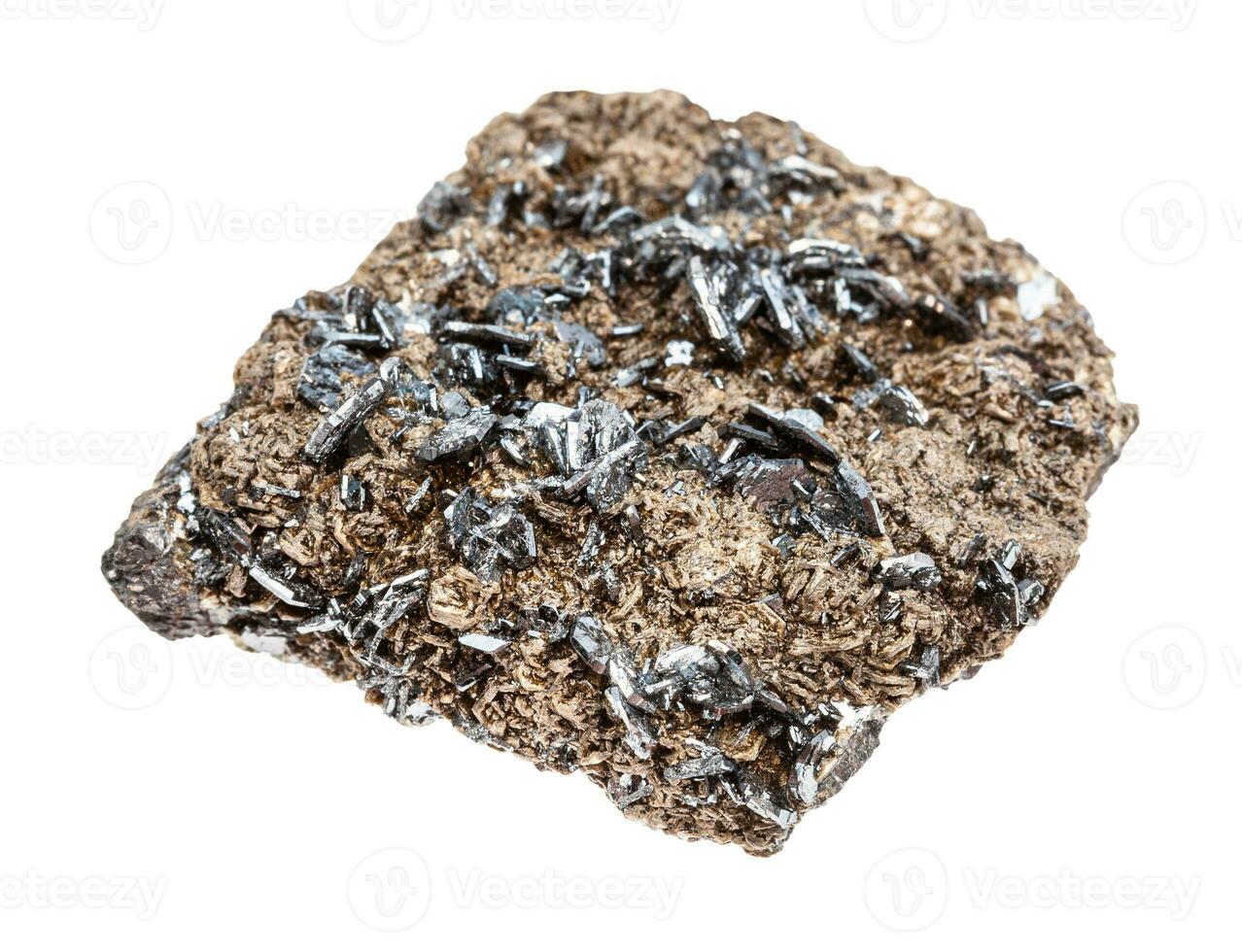 brut magnétite cristaux dans matrice isolé photo