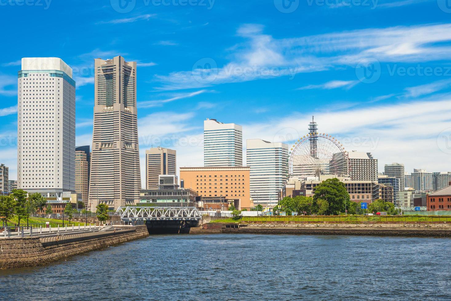 Horizon du port de Yokohama dans la préfecture de Kanagawa au Japon photo