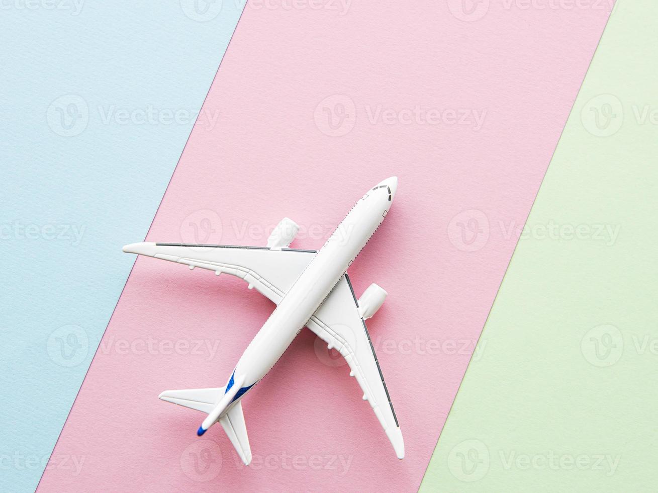 avion sur fond pastel photo