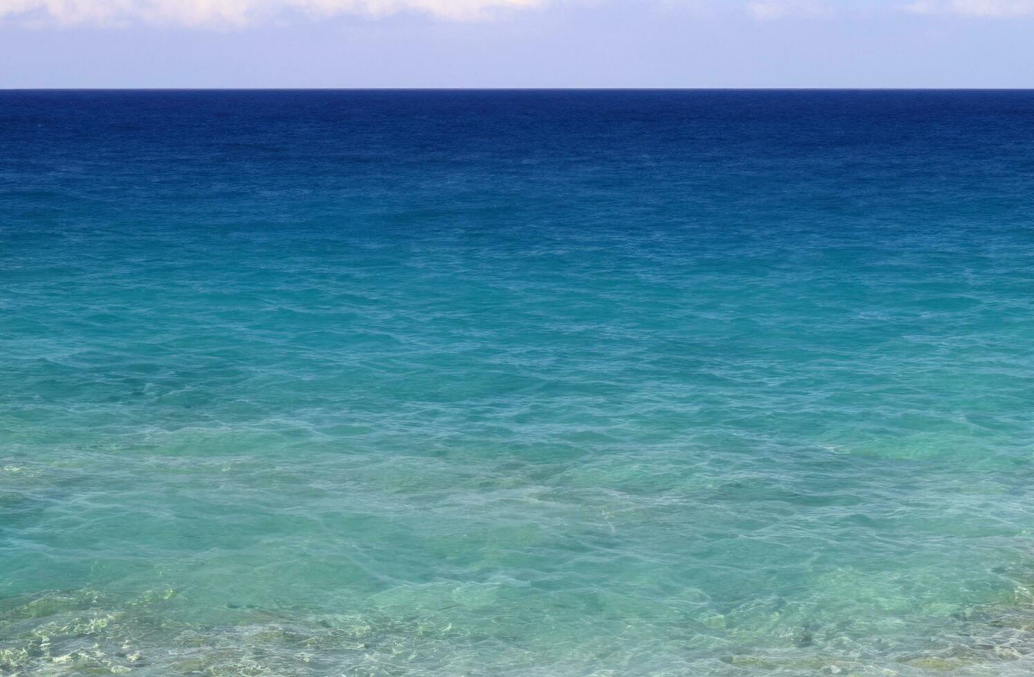 fond de surface de leau bleue photo