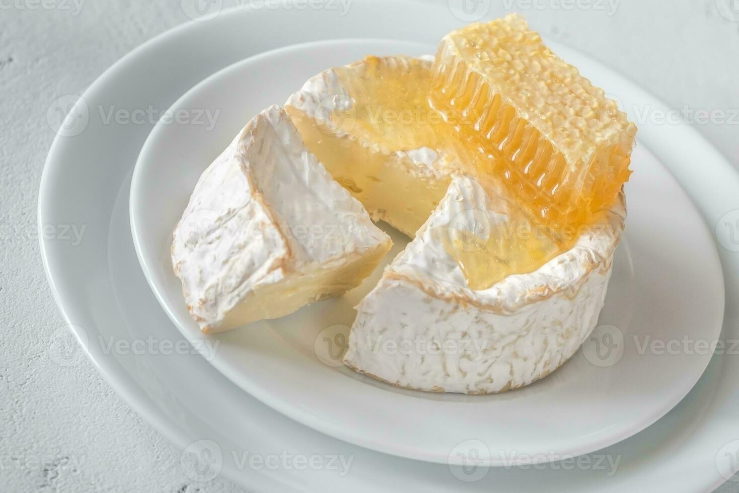 Camembert fromage avec nids d'abeille photo