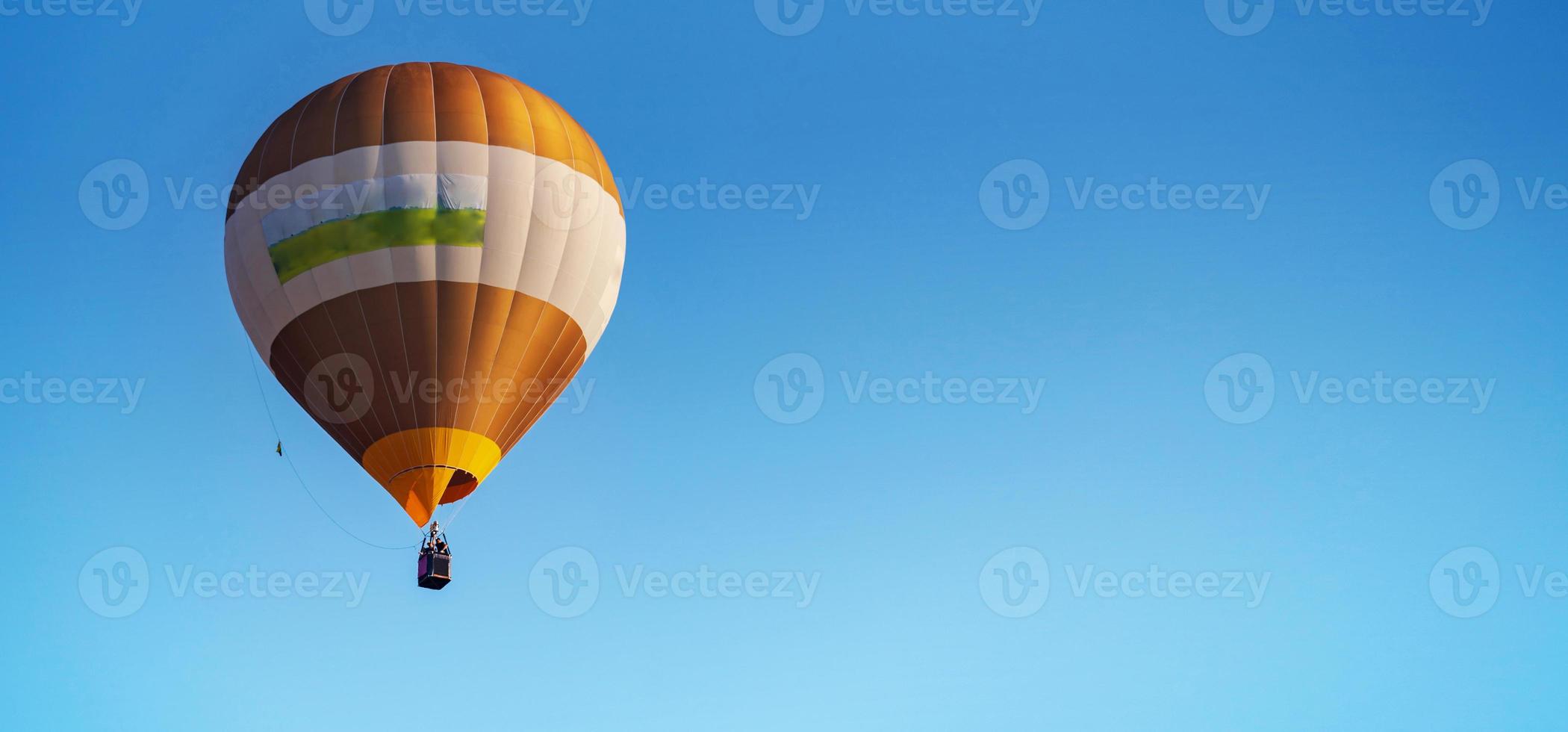 ballon sur ciel bleu photo