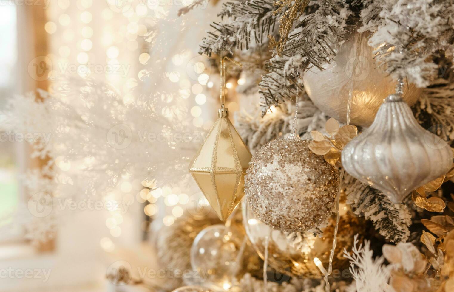 ancien Fait main Noël arbre jouet pendaison sur une Noël arbre. photo