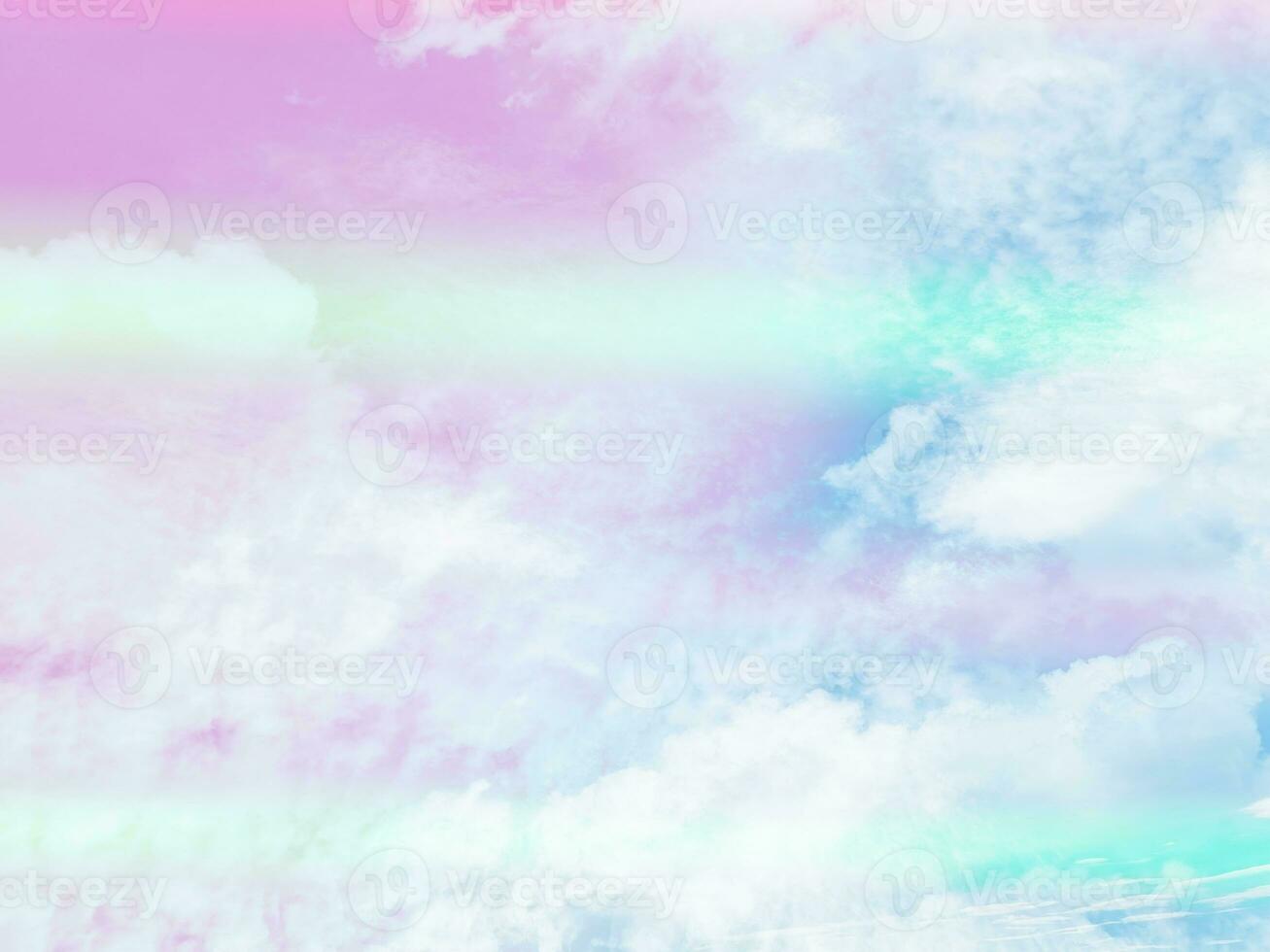 beauté douce vert pastel rose coloré avec des nuages moelleux sur le ciel. image arc-en-ciel multicolore. fantaisie abstraite lumière croissante photo