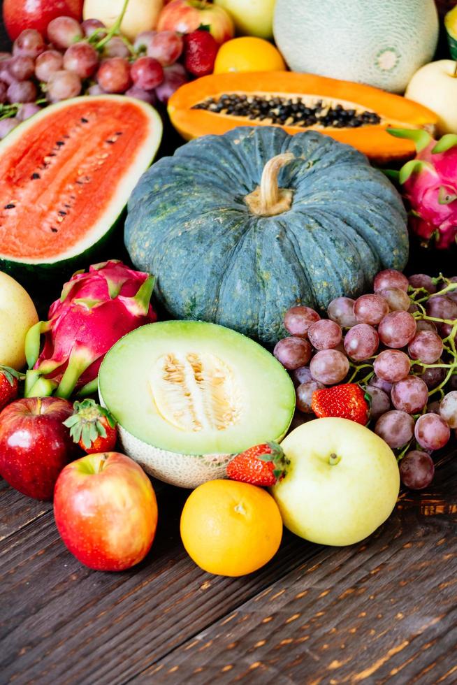 fruits assortis et mélangés photo