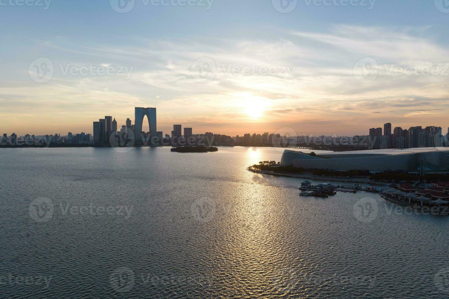 ville bâtiments par jinji Lac dans suzhou, Chine. photo