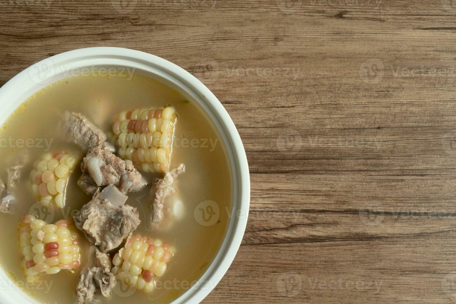 blé et porc OS soupe, délicieux chinois aliments. photo