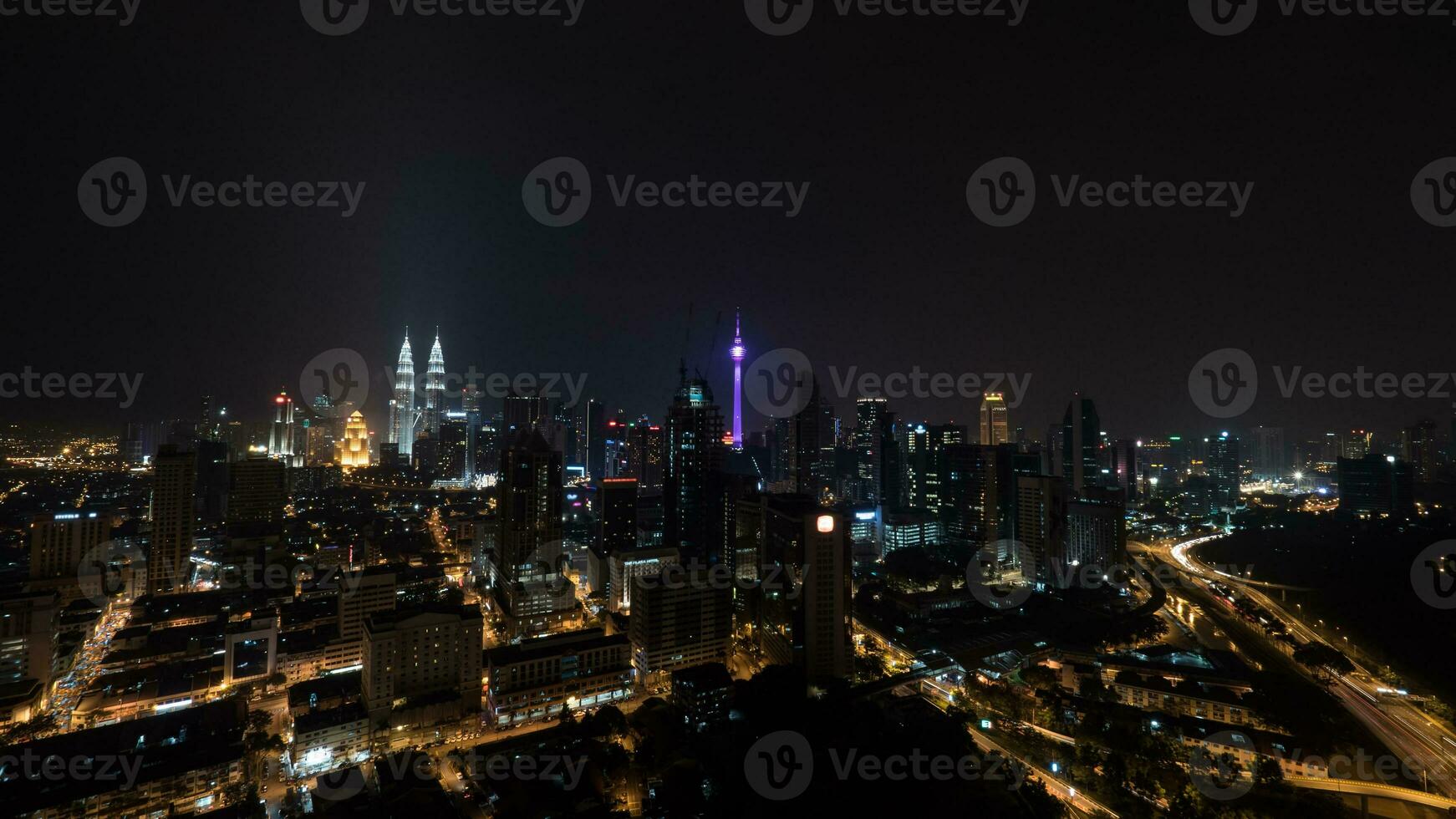 nuit illuminé Kuala lumpur, Malaisie photo