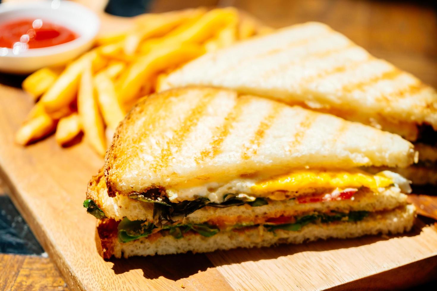 club sandwich avec frites photo