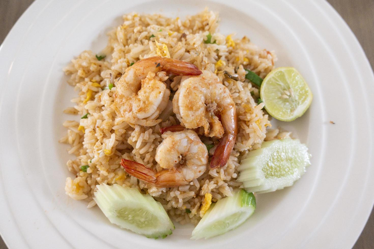 Riz frit aux crevettes photo