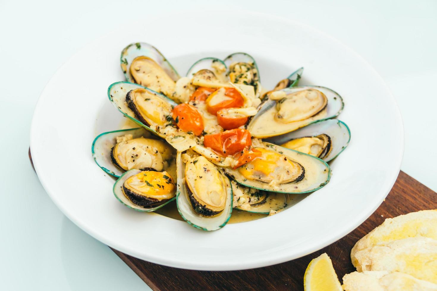 moule à la vapeur sauce au vin blanc photo