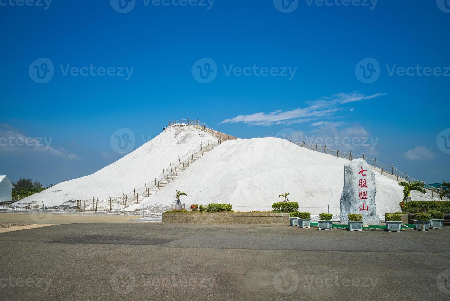 Montagne de sel au comté de cigu, tainan photo