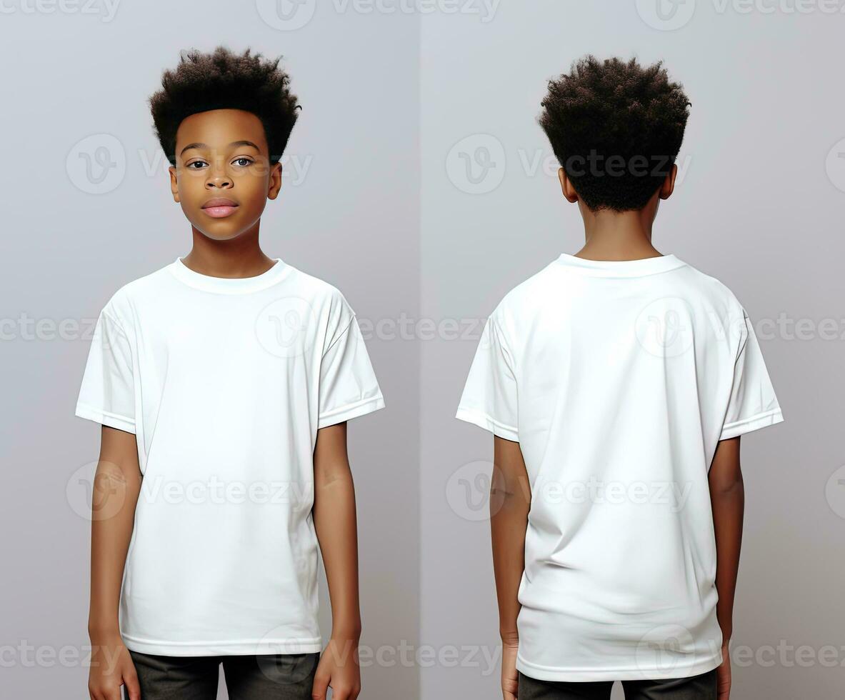 de face et retour vues de une peu garçon portant une blanc T-shirt. ai généré photo