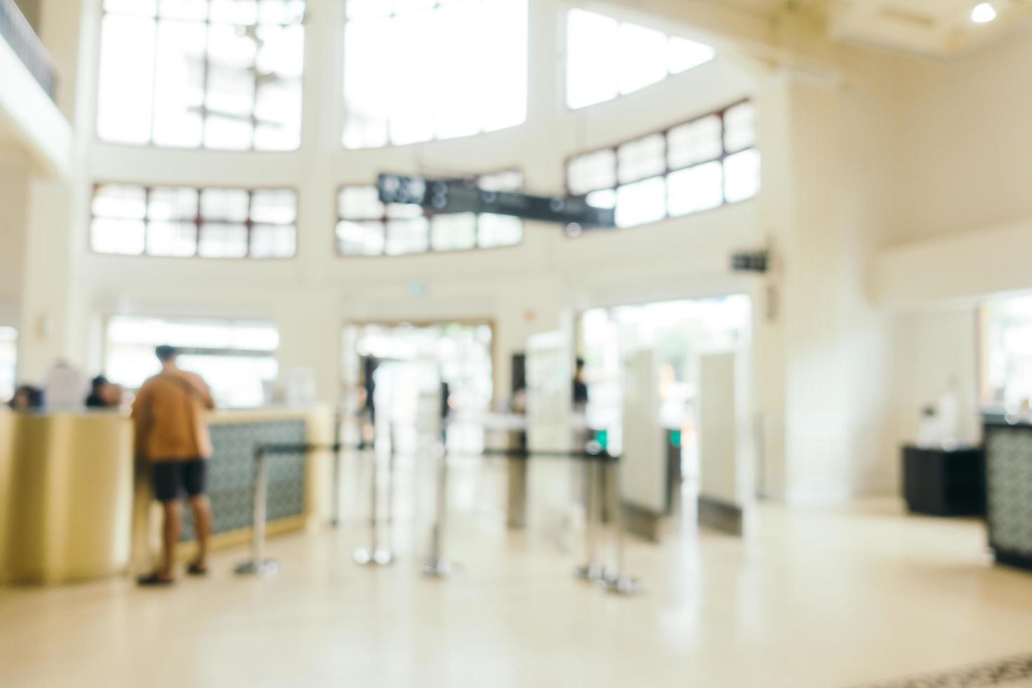 flou abstrait et étagère défocalisée dans la bibliothèque photo