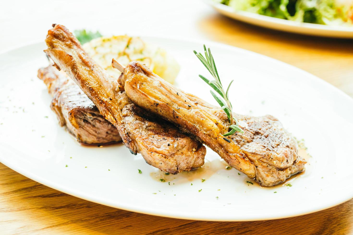 steak de côtelette d'agneau grillé photo