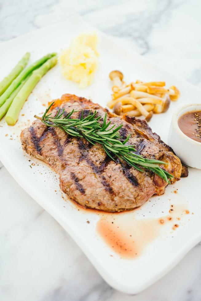 steak de viande de boeuf grillé photo